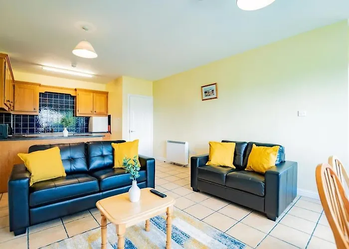 84 - Three Bed Apt By Shortstays