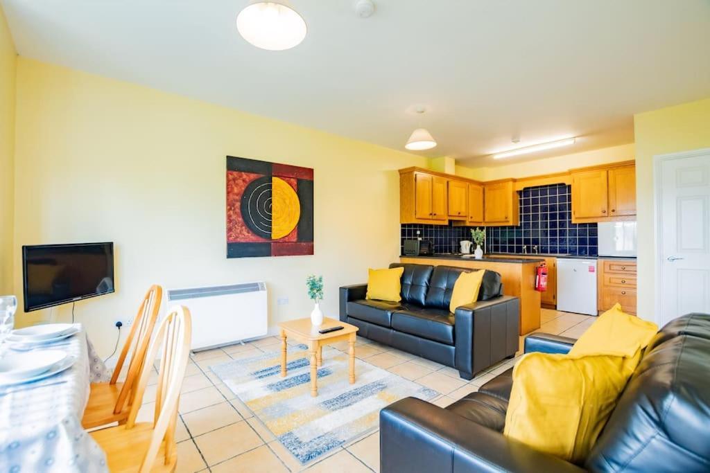 84 - Three Bed By Shortstays Appartement *